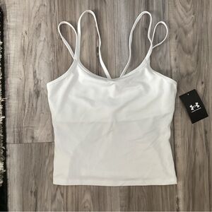 Under Armour Women's White cropped tank size S(NWT) ~PRICE IS FIRM, NO OFFERS~